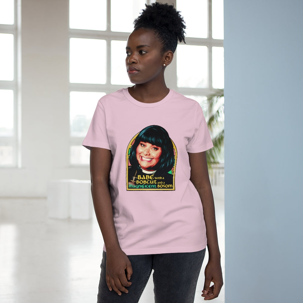 Babe With A Bobcut And A Magnificent Bosom [Australian-Printed] - Women’s Maple Tee